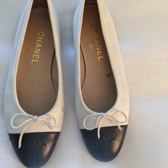 Chanel CC cap toe flats - Picture 2 of 4